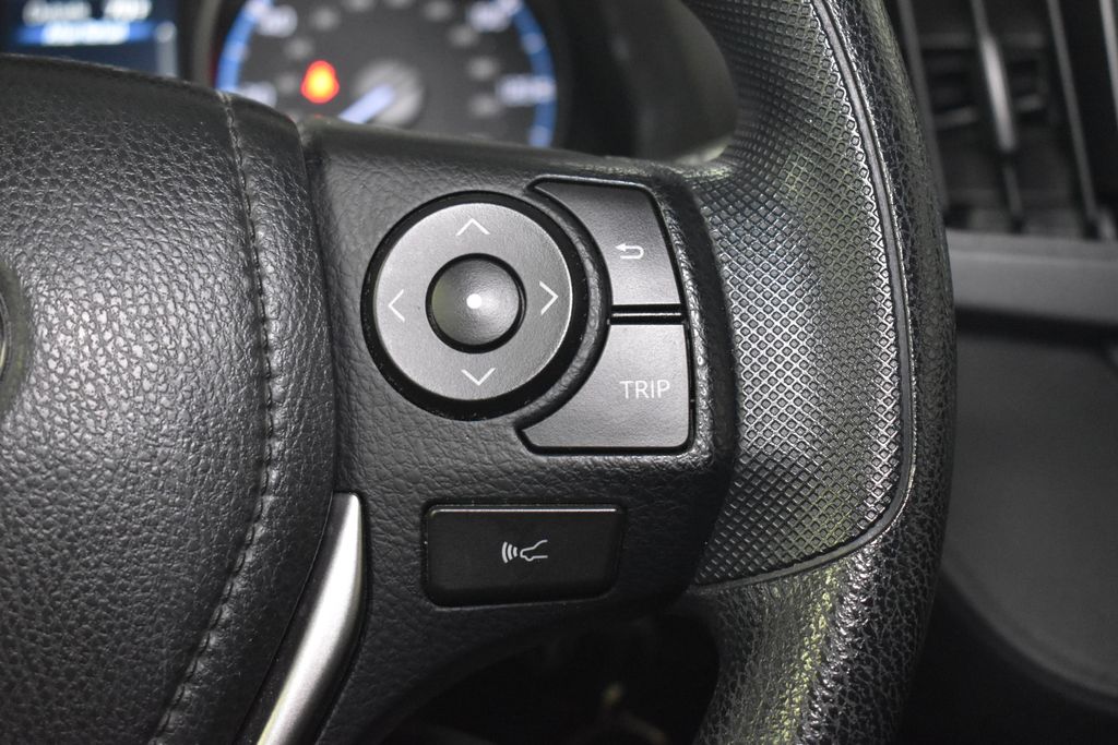 Thumbnail: 2018 Toyota RAV4 - 22