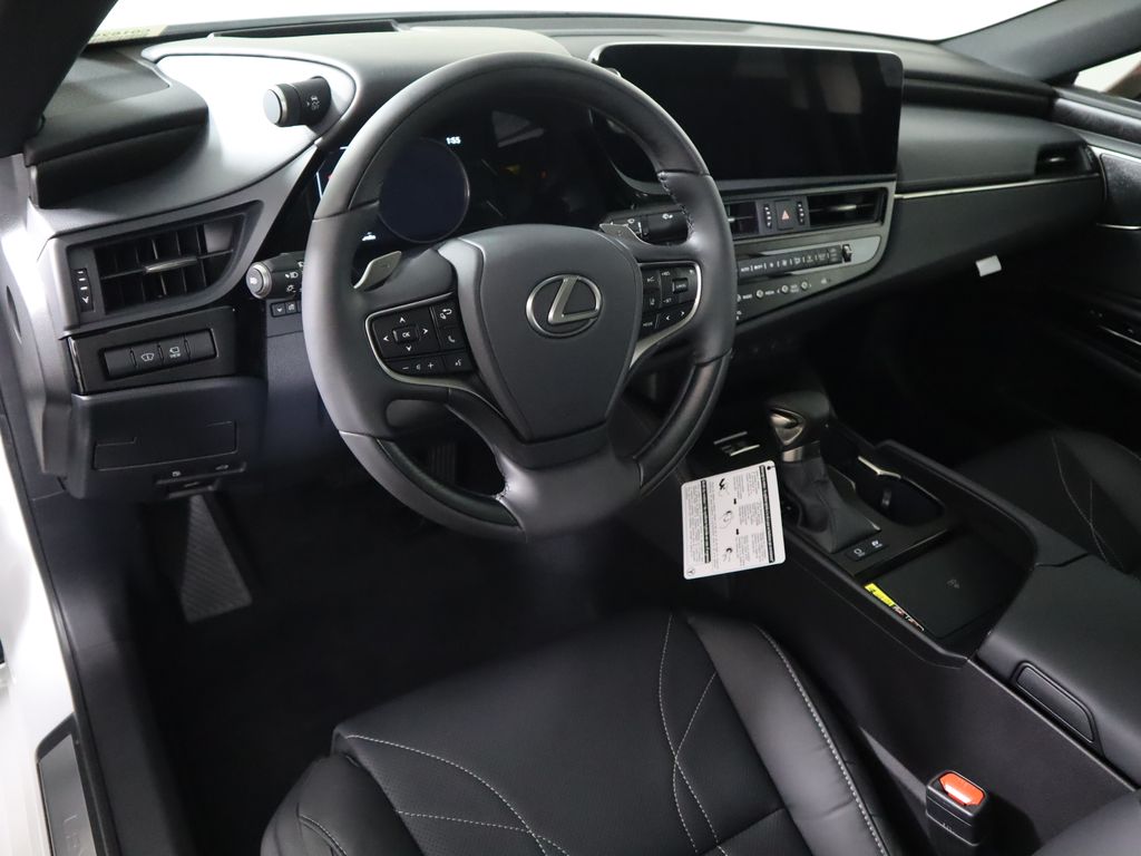 Used 2025 White Lexus 300h Luxury image 10