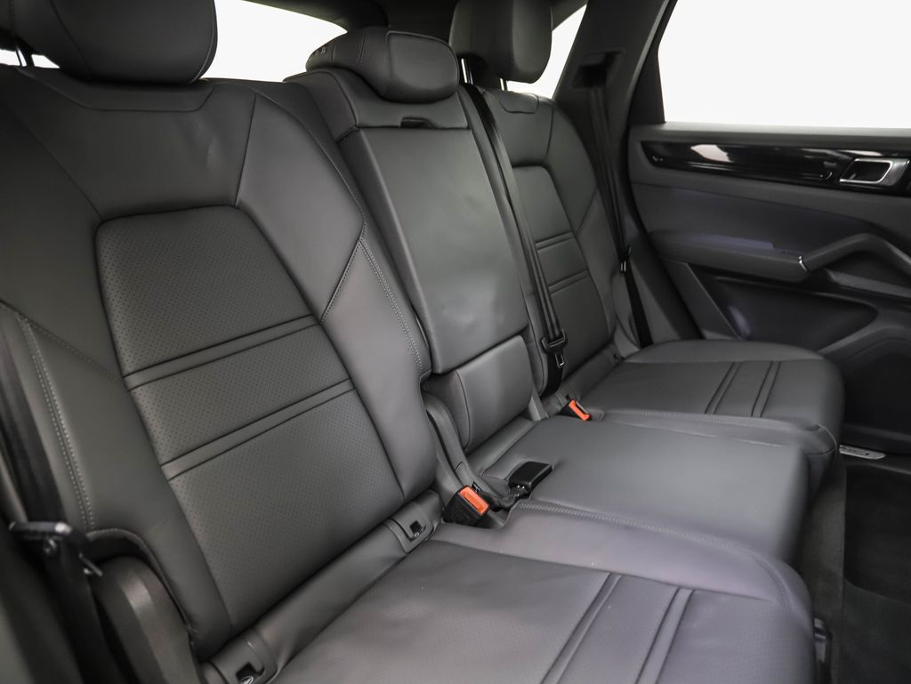 Thumbnail: 2020 Porsche Cayenne - 26