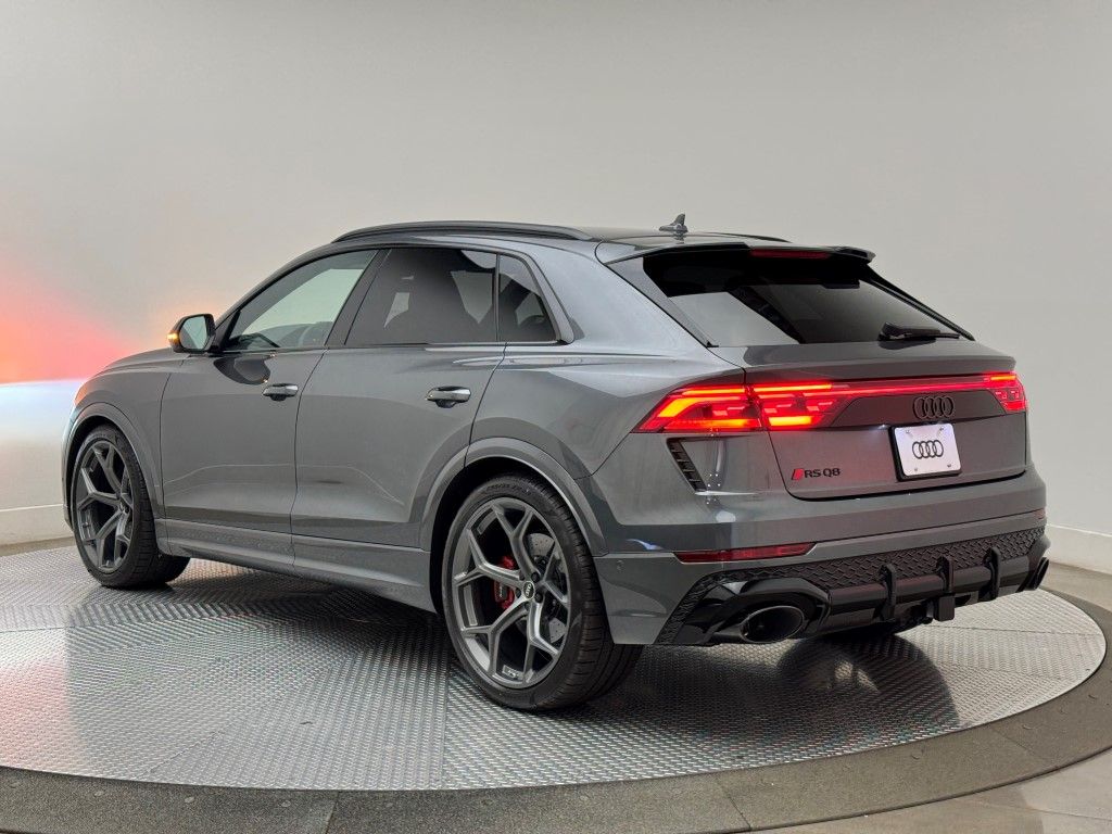 Thumbnail: 2025 Audi RS Q8 - 13