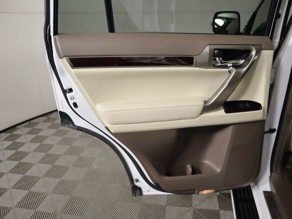2017 Lexus GX 460 27