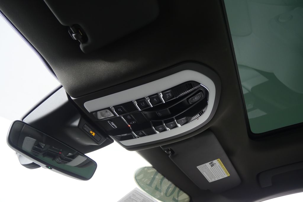 Thumbnail: 2021 Porsche Macan - 23