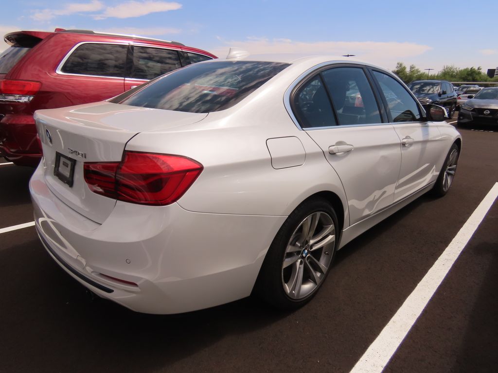 Thumbnail: 2017 BMW 3 Series - 3