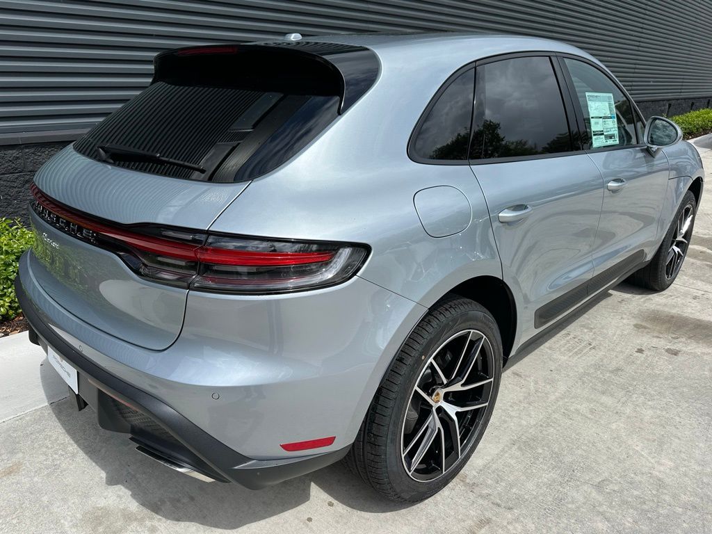 2025 Porsche Macan  9