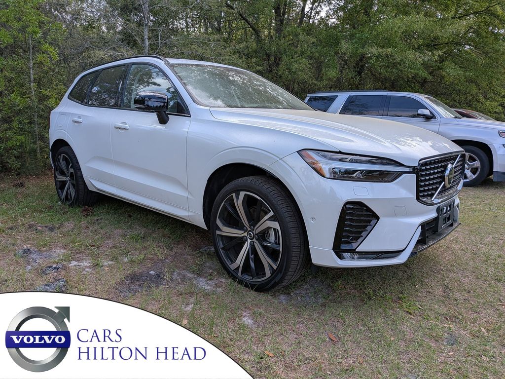 Crystal White Metallic 2023 Volvo XC60 B5 Ultimate Dark Theme AWD SUV / Crossover All-Wheel Drive Automatic