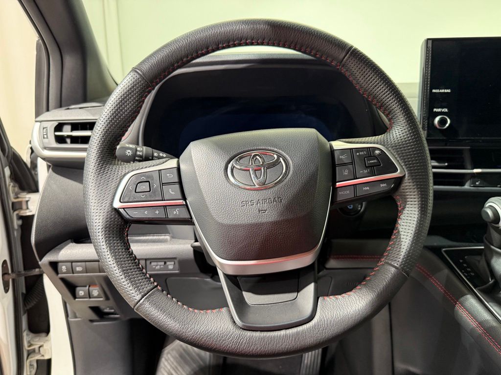 Thumbnail: 2025 Toyota Sienna - 25