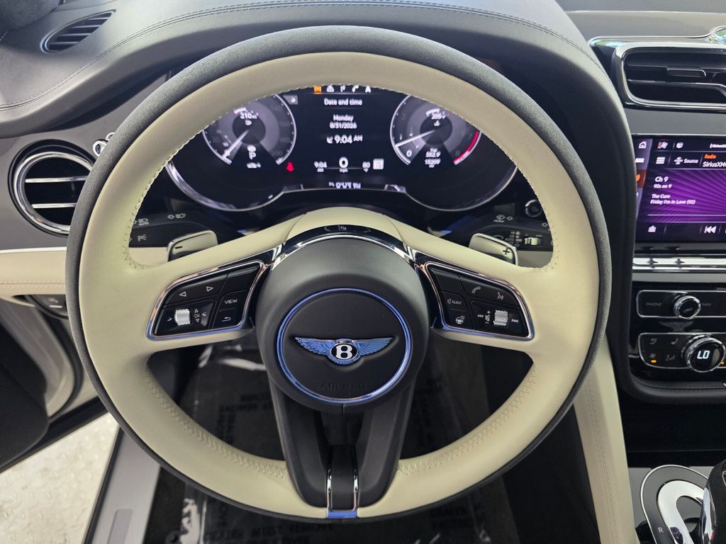 Used 2022 White Bentley  image 18
