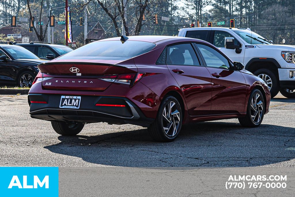 Used 2025 Red Hyundai SEL Sport image 5