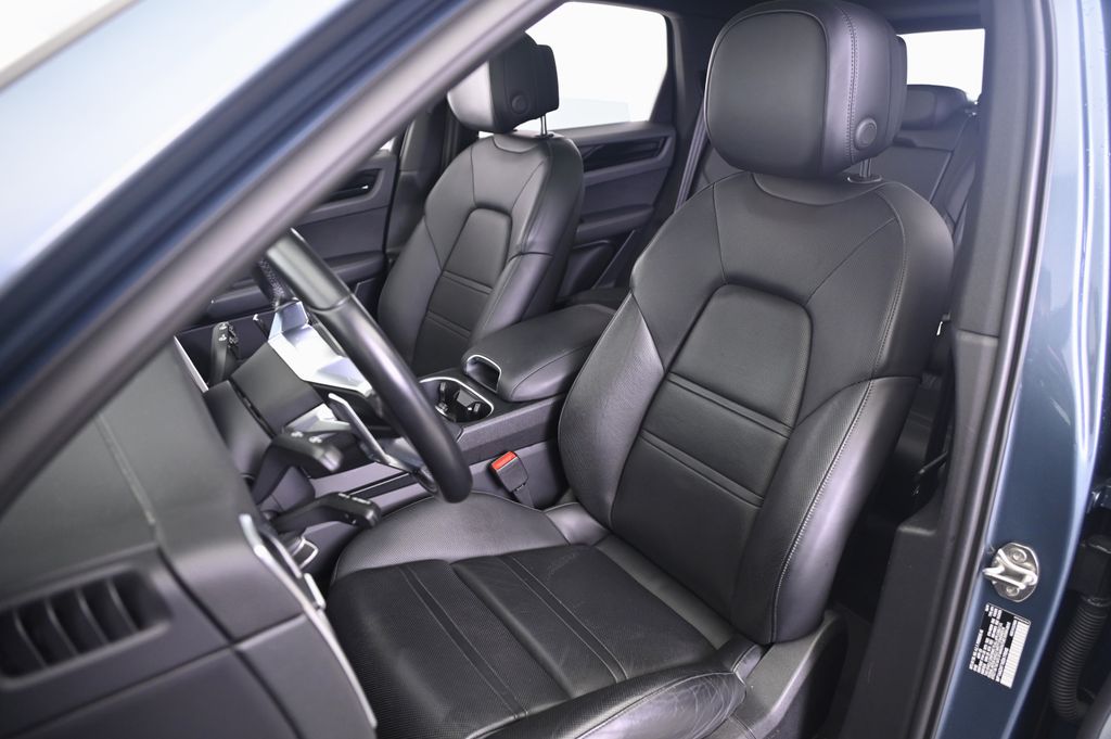 Thumbnail: 2019 Porsche Cayenne - 5