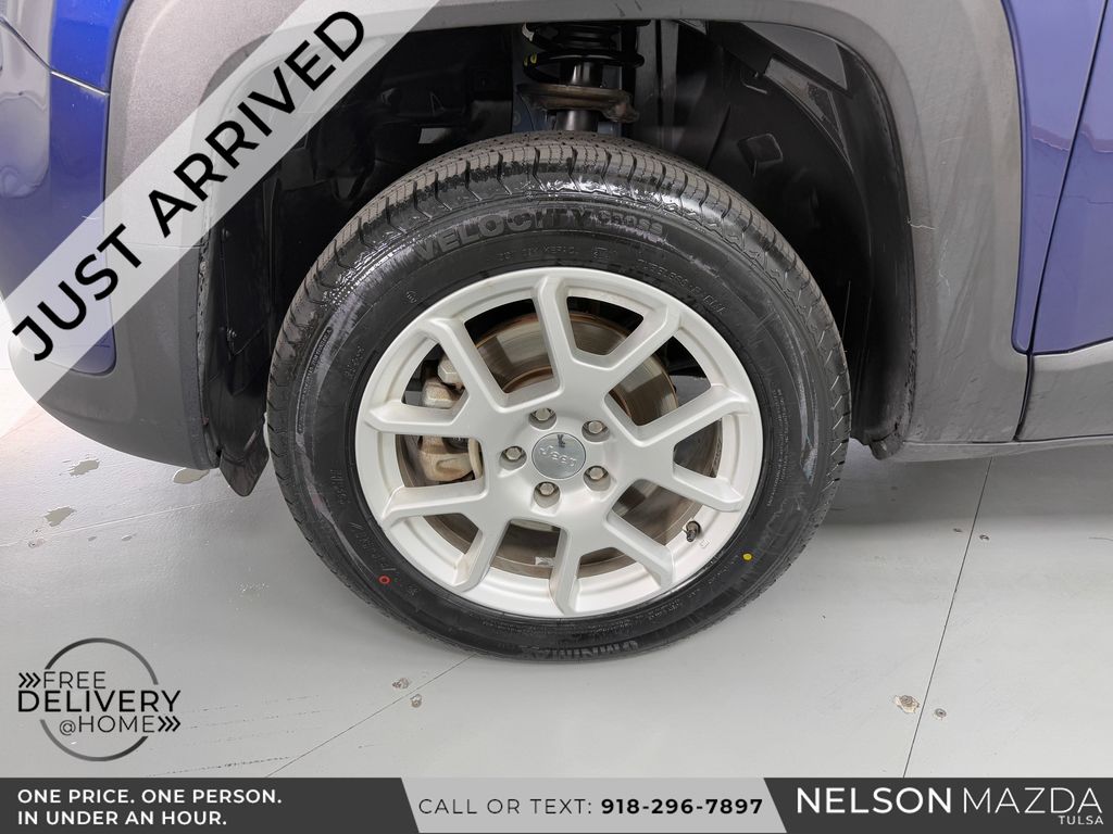 Used 2019 Blue Jeep Latitude image 11