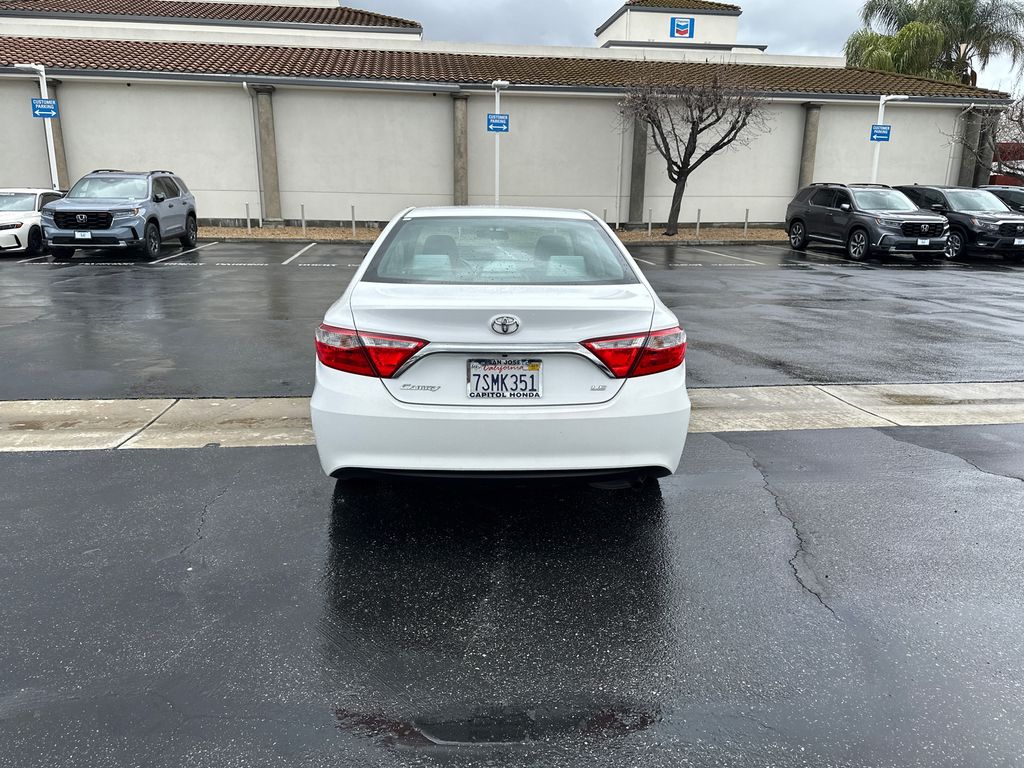 2016 Toyota Camry SE 5