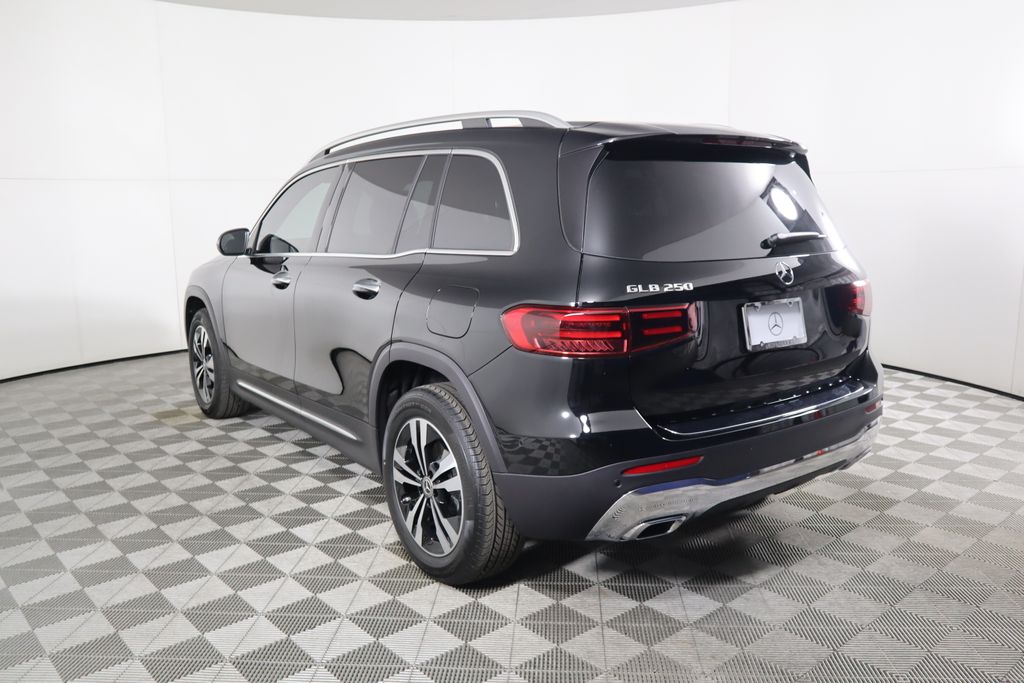 2025 Mercedes-Benz GLB 250 7