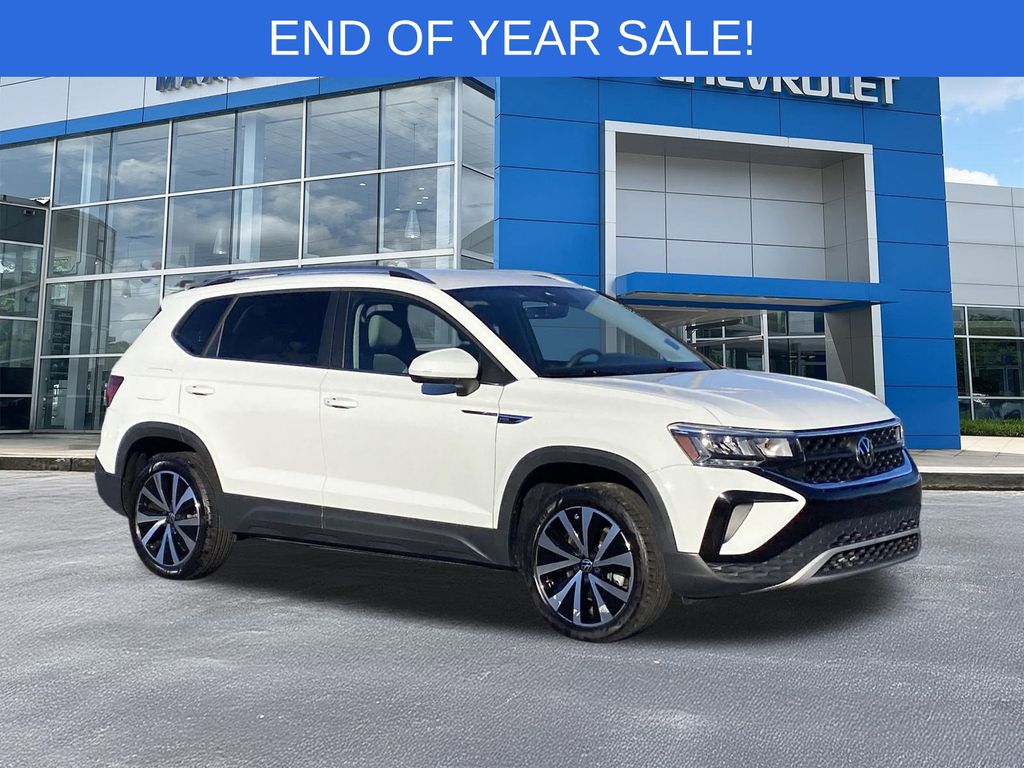 2024 Volkswagen Taos SE's photo