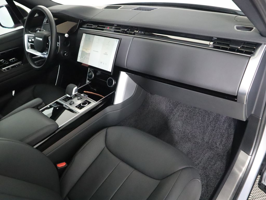 Thumbnail: 2023 Land Rover Range Rover - 18