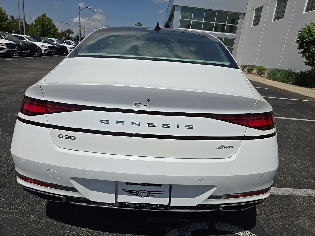 2025 Genesis G90  7