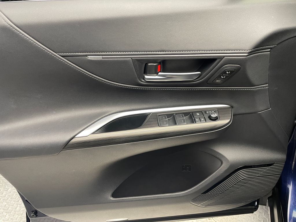 2021 Toyota Venza Limited 9