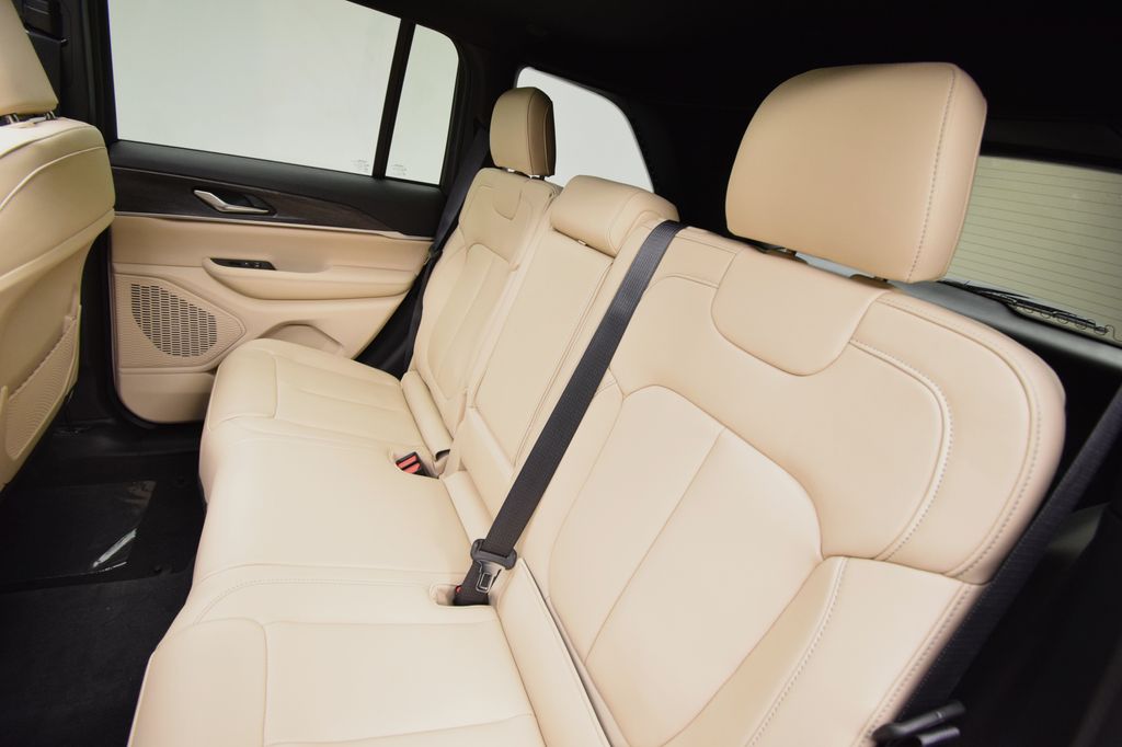 new 2025 Jeep Grand Cherokee car, priced at $44,915