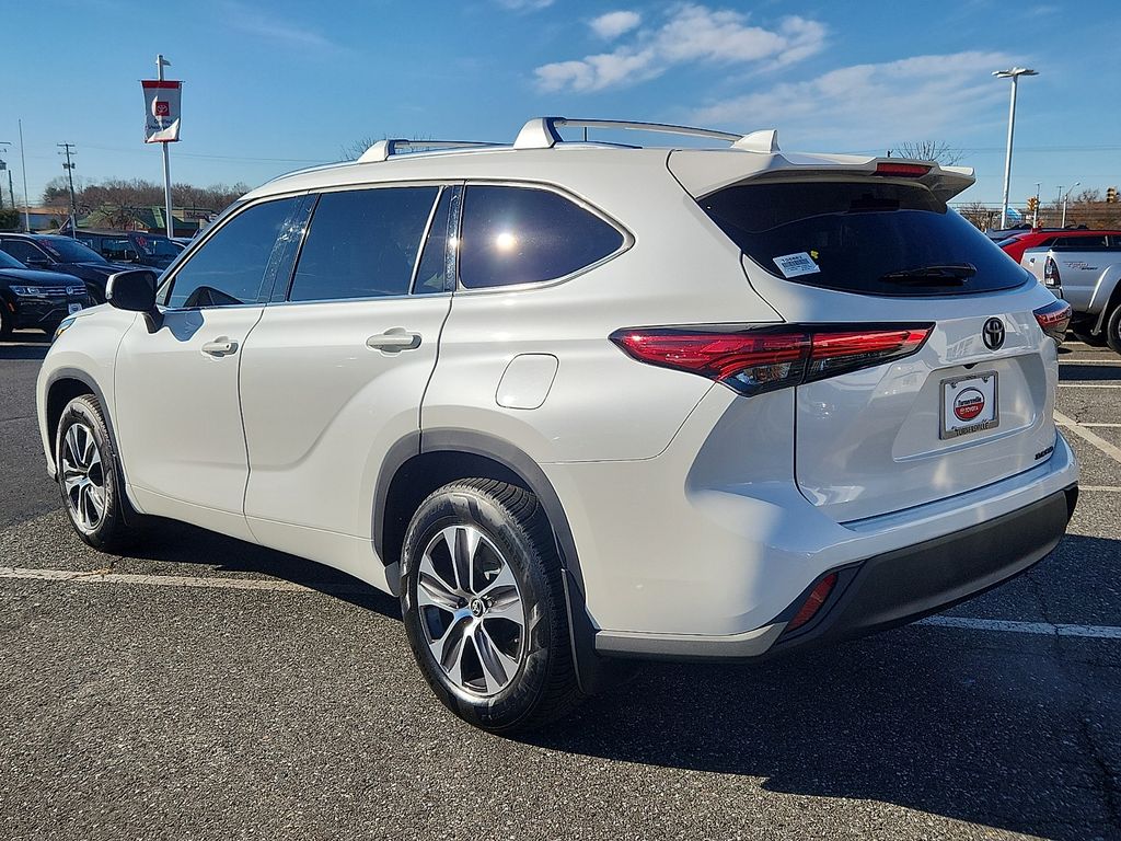 Thumbnail: 2021 Toyota Highlander - 6