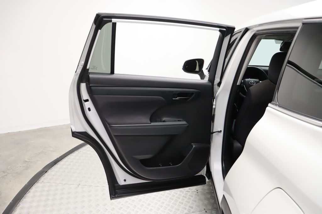 2024 Toyota Highlander LE 21