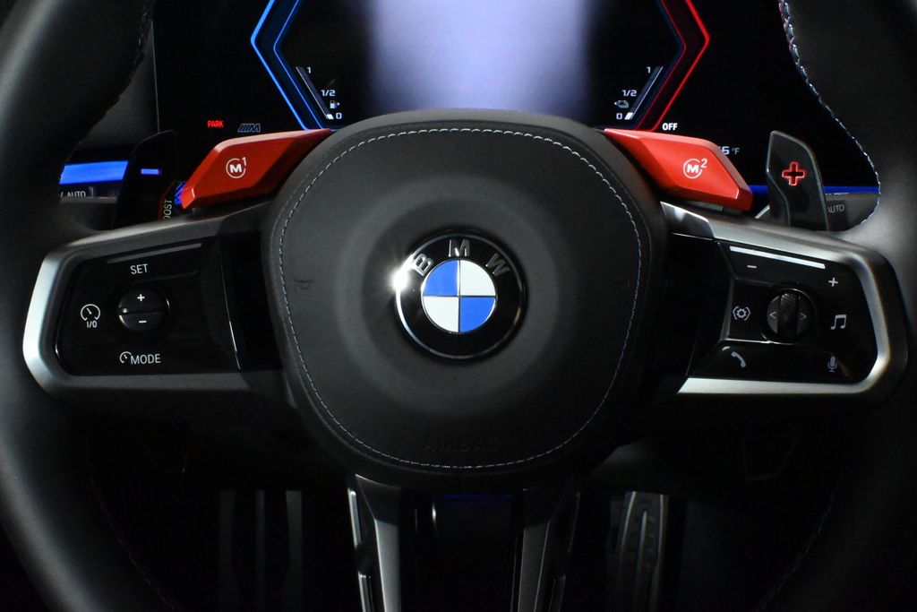 Thumbnail: 2025 BMW M5 - 21