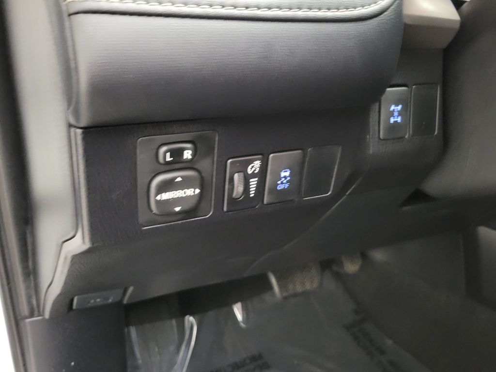 Thumbnail: 2015 Toyota RAV4 - 26