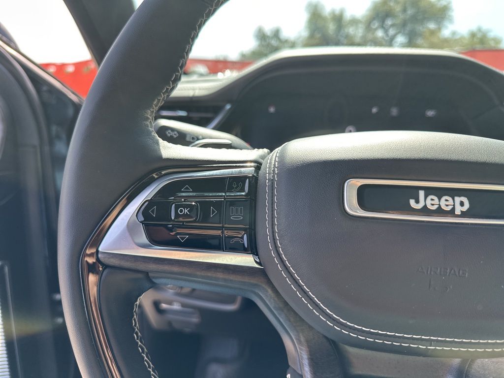 Used Car 2023 Jeep Grand Cherokee  Overland For Sale Under $40,000 In Austin, Texas