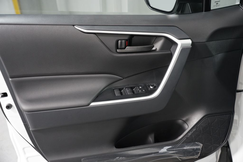 Thumbnail: 2025 Toyota RAV4 - 28