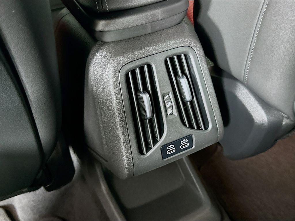 2025 BMW X1 xDrive28i 18