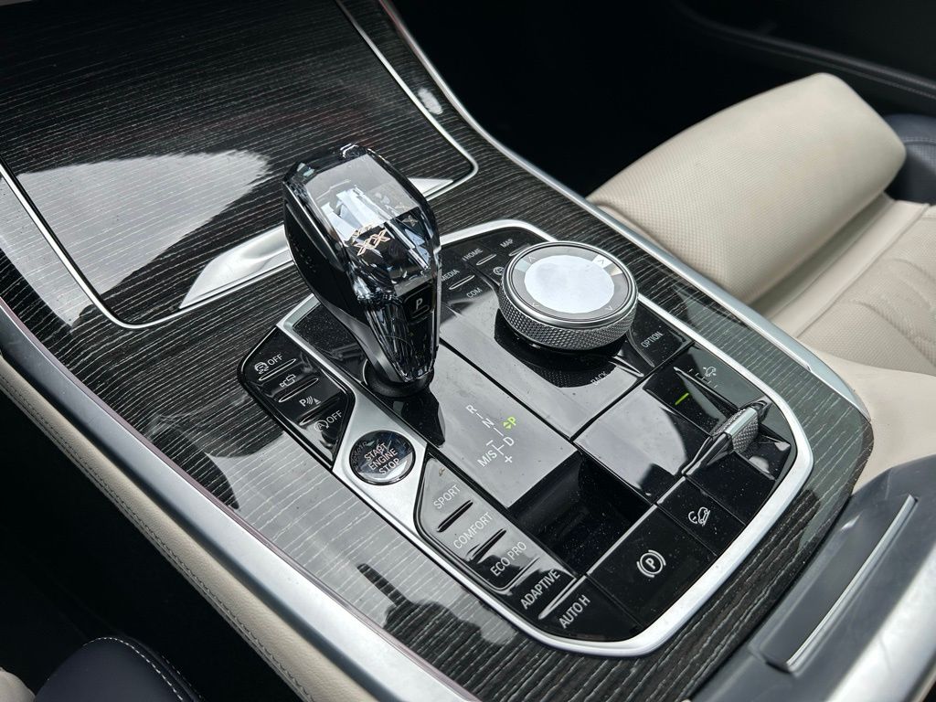 2022 BMW X7 M50i 29