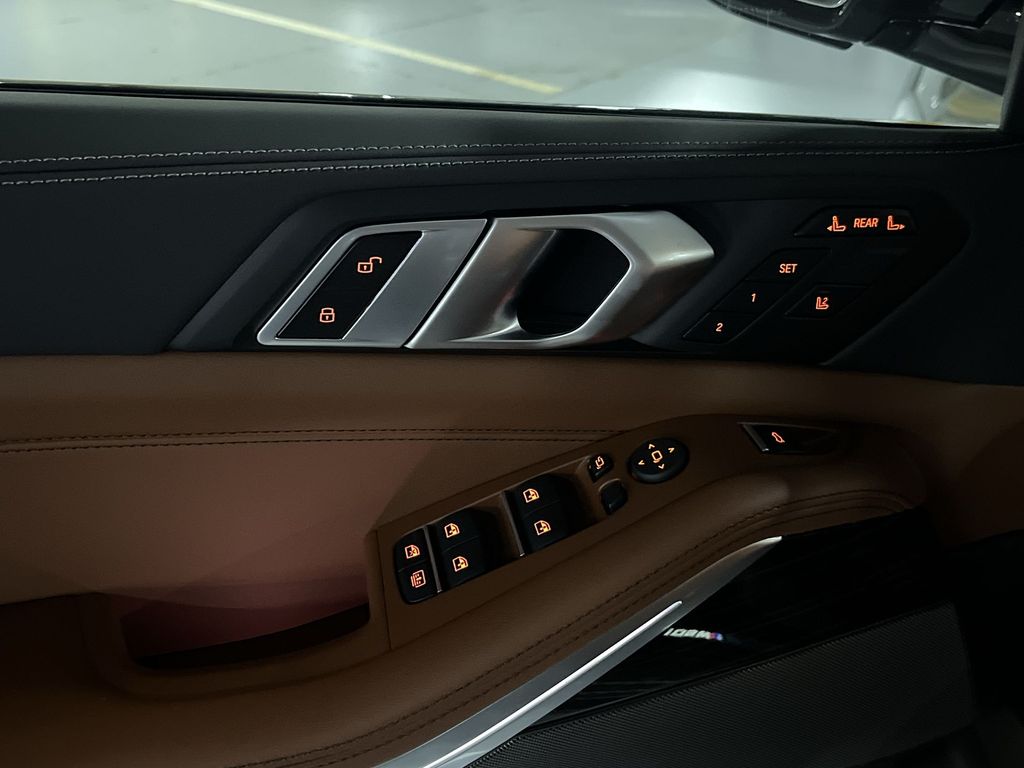 Thumbnail: 2026 BMW X7 - 13