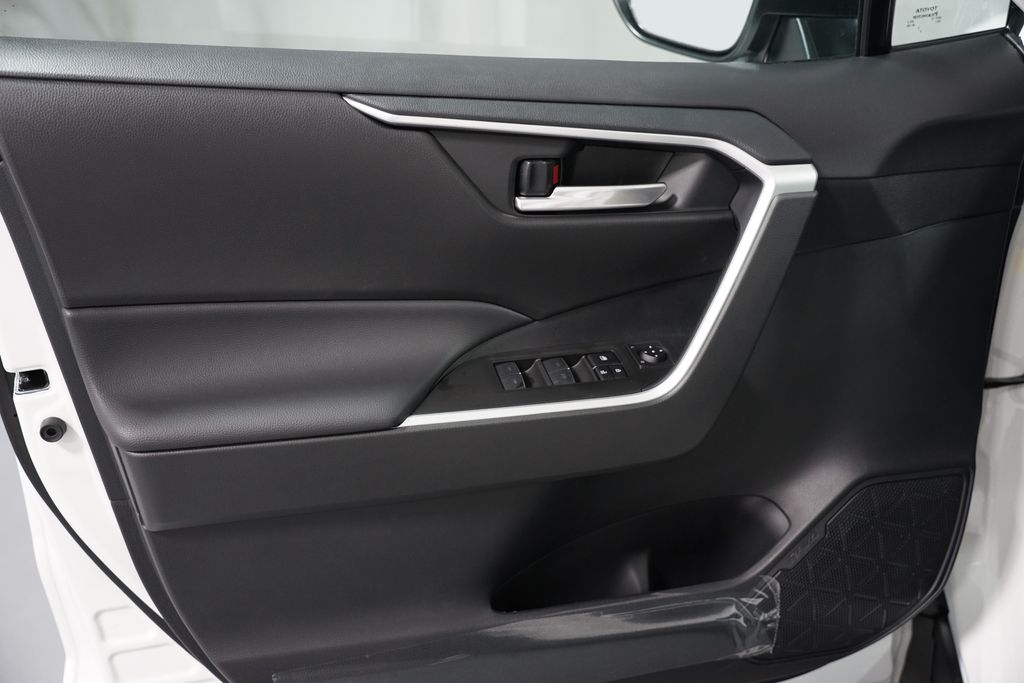 Thumbnail: 2025 Toyota RAV4 - 30