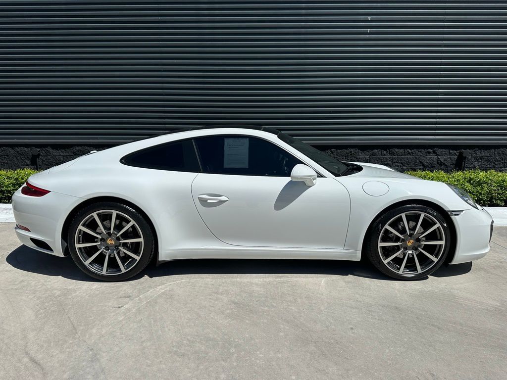 Thumbnail: 2017 Porsche 911 - 8