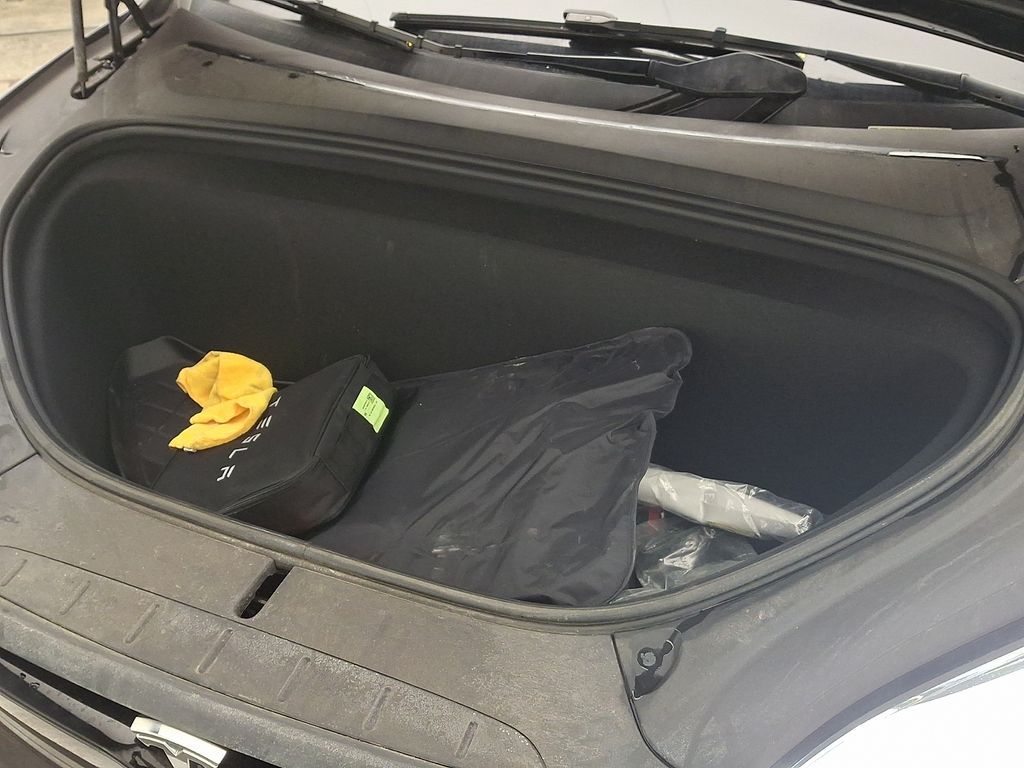 Thumbnail: 2022 Tesla Model X - 28