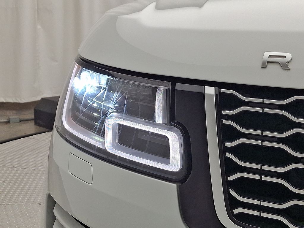 Thumbnail: 2021 Land Rover Range Rover - 9