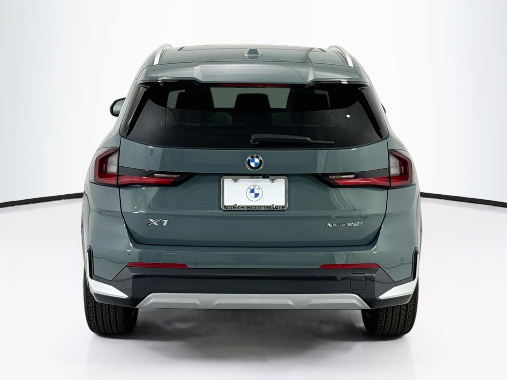 Thumbnail: 2027 BMW X1 - 6