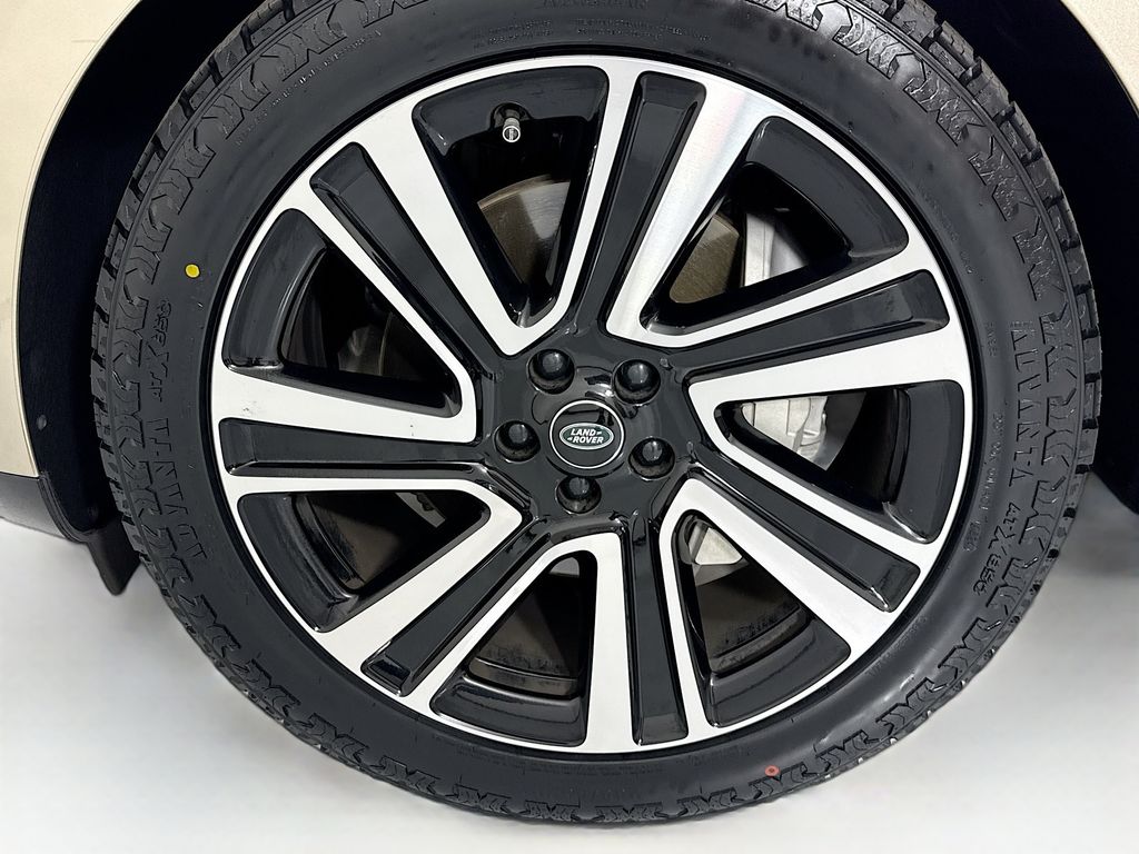 Thumbnail: 2023 Land Rover Range Rover - 30