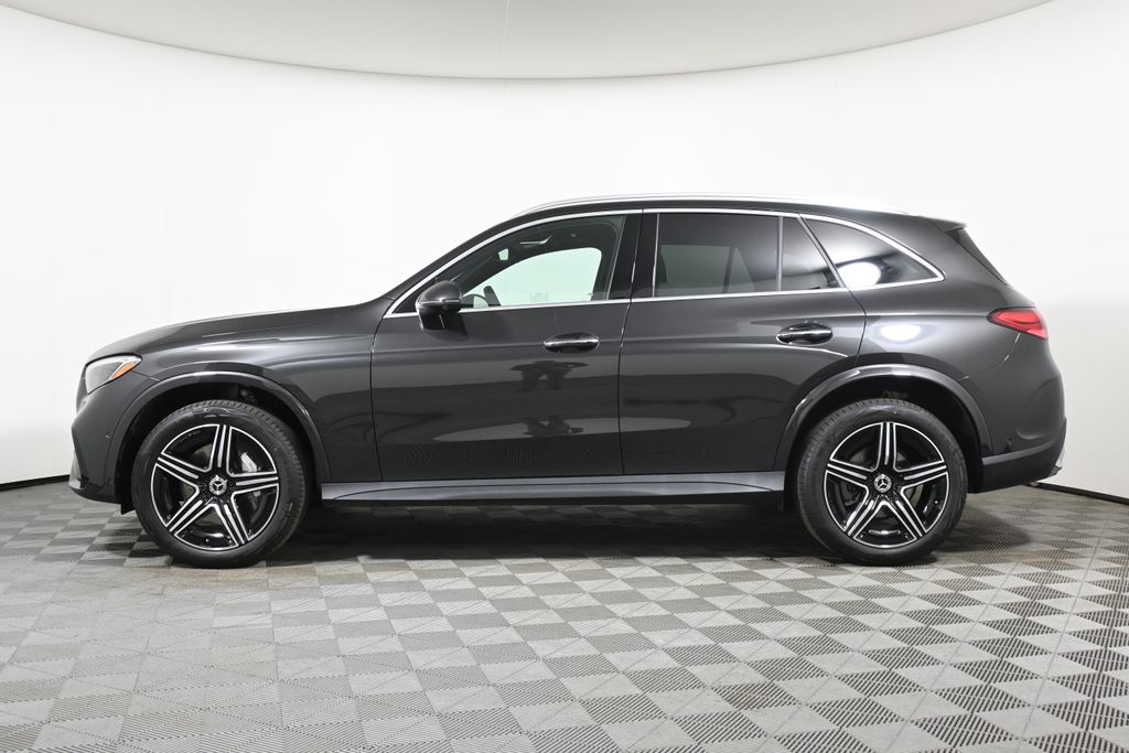 2025 Mercedes-Benz GLC 300 2