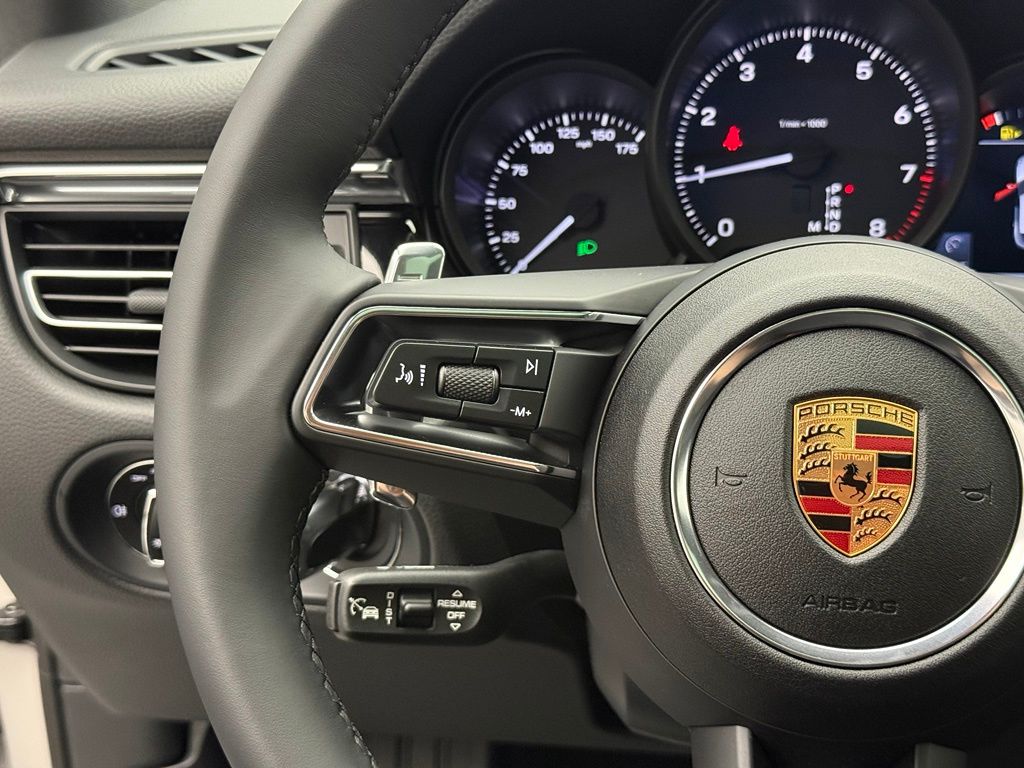 Thumbnail: 2026 Porsche Macan - 13
