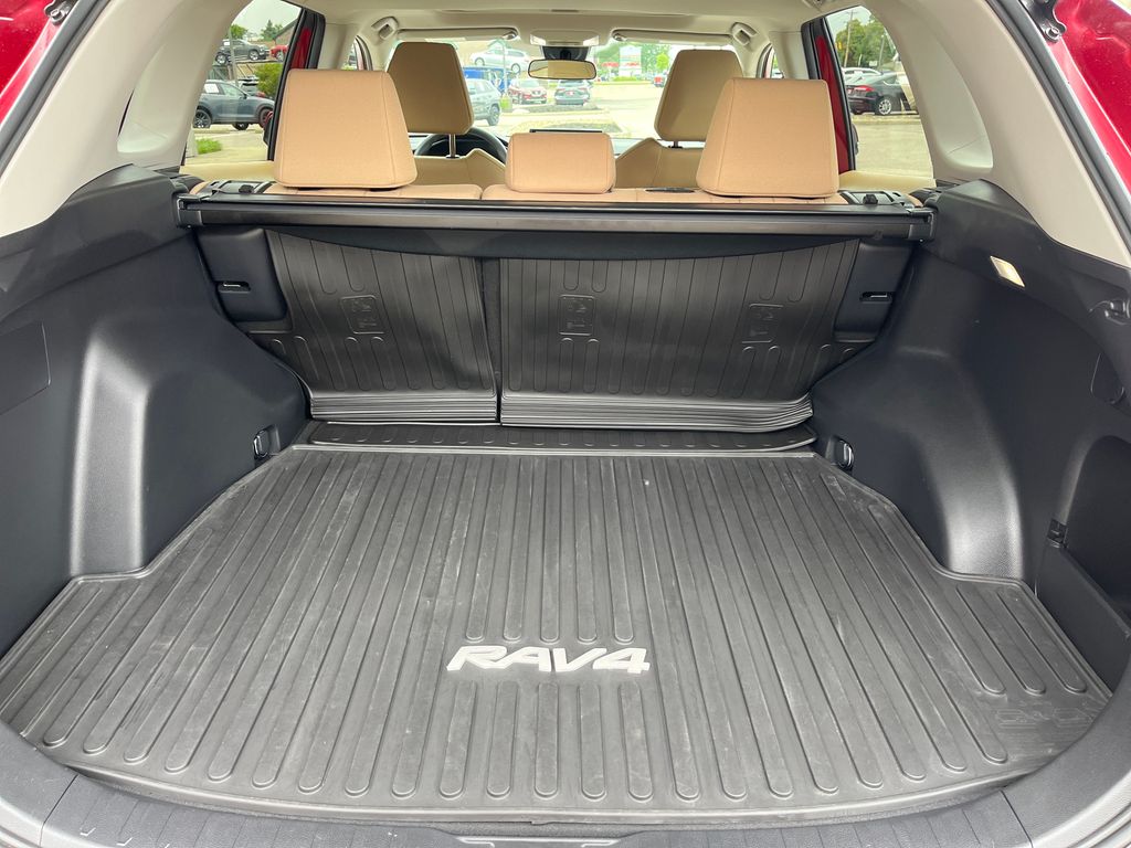 2022 Toyota RAV4 XLE photo