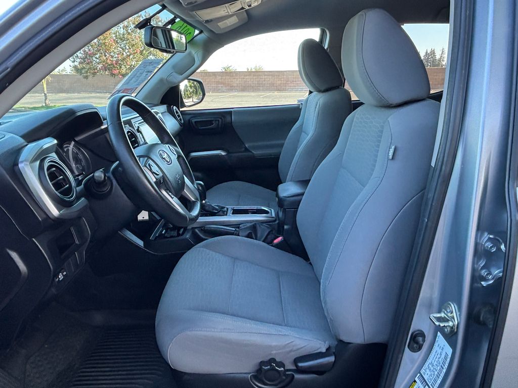 Thumbnail: 2016 Toyota Tacoma - 21