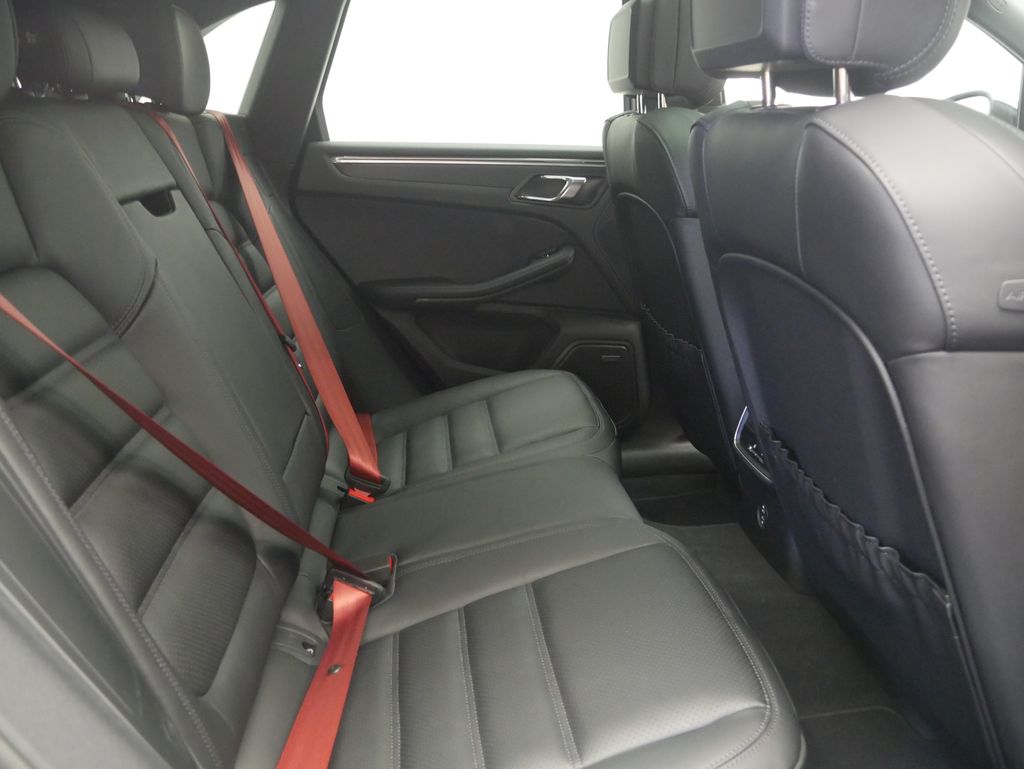 Thumbnail: 2026 Porsche Macan - 27