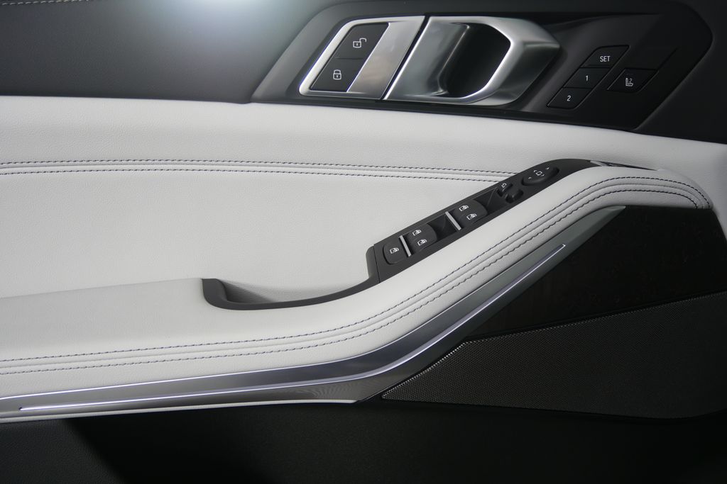 Thumbnail: 2026 BMW X5 - 9