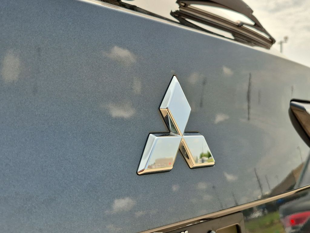 2025 Mitsubishi Outlander SE - 11