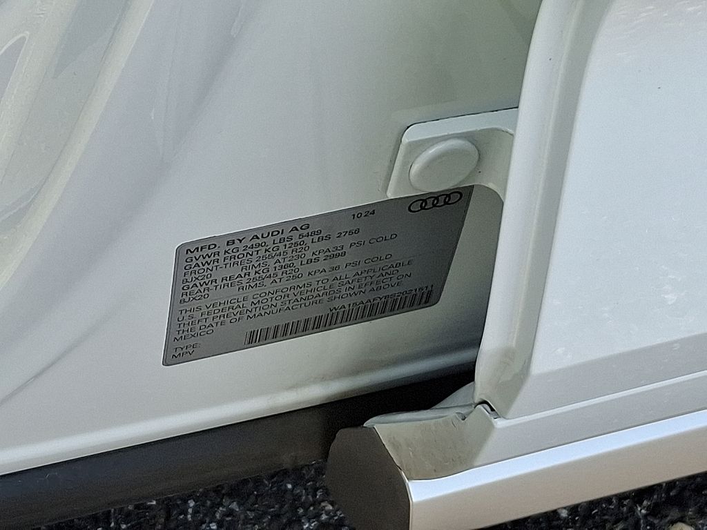 Thumbnail: 2025 Audi Q5 - 16