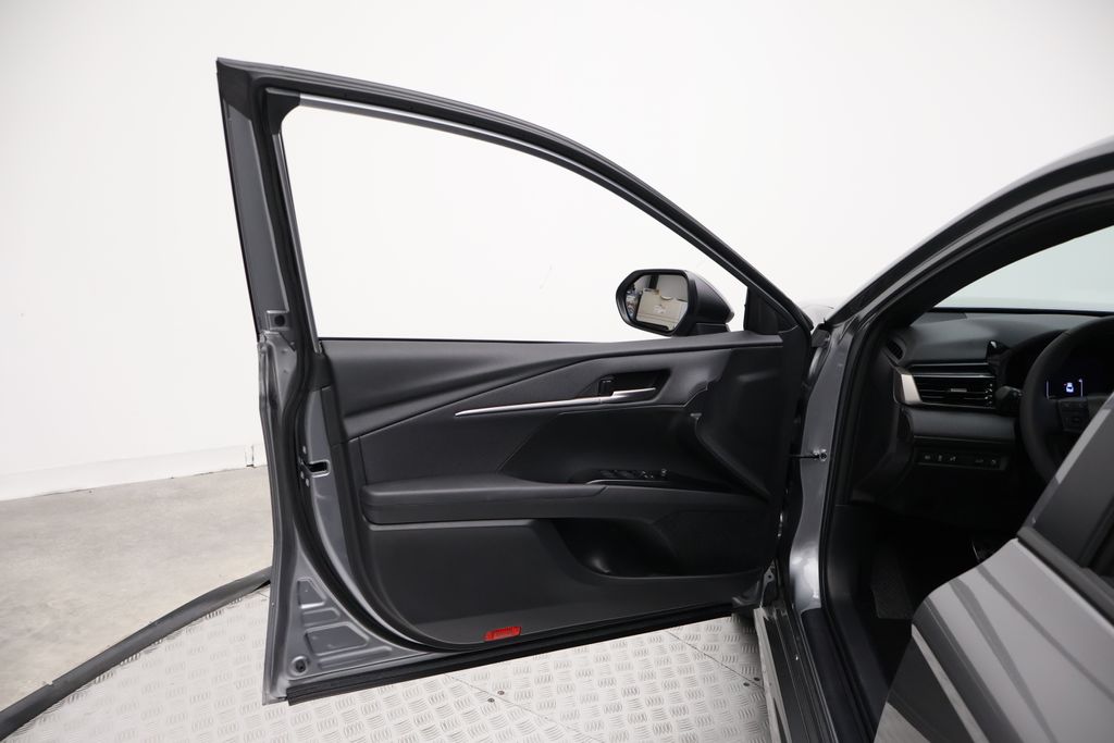 Thumbnail: 2025 Toyota Camry - 16