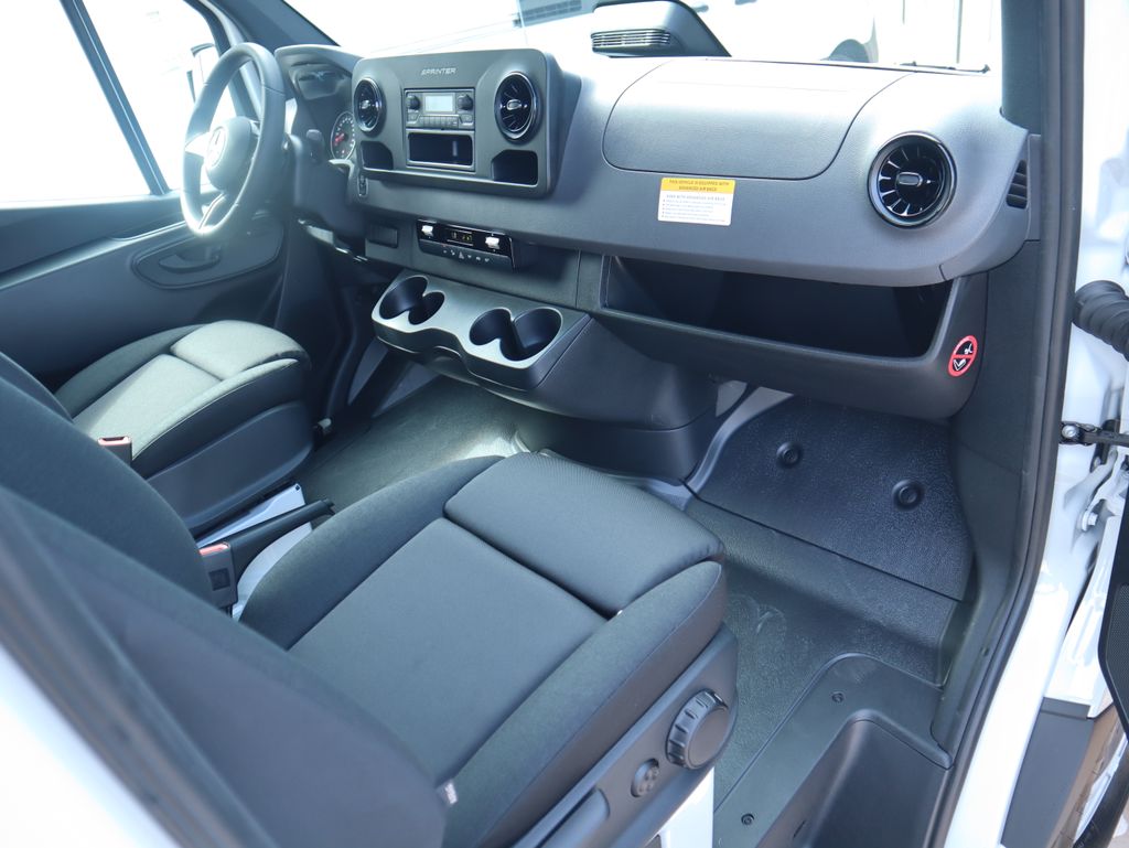 Thumbnail: 2025 Mercedes-Benz Sprinter - 20