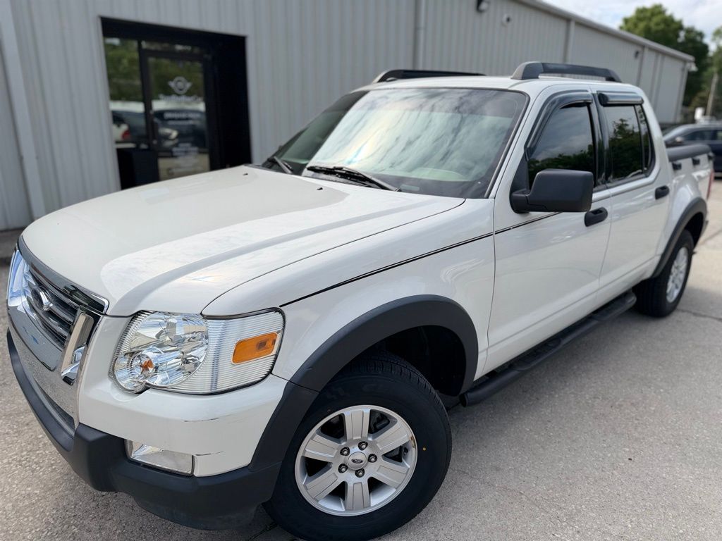 White 2010 Ford Explorer Sport Trac XLT Pickup Truck 4X2 5-Speed Automatic Overdrive