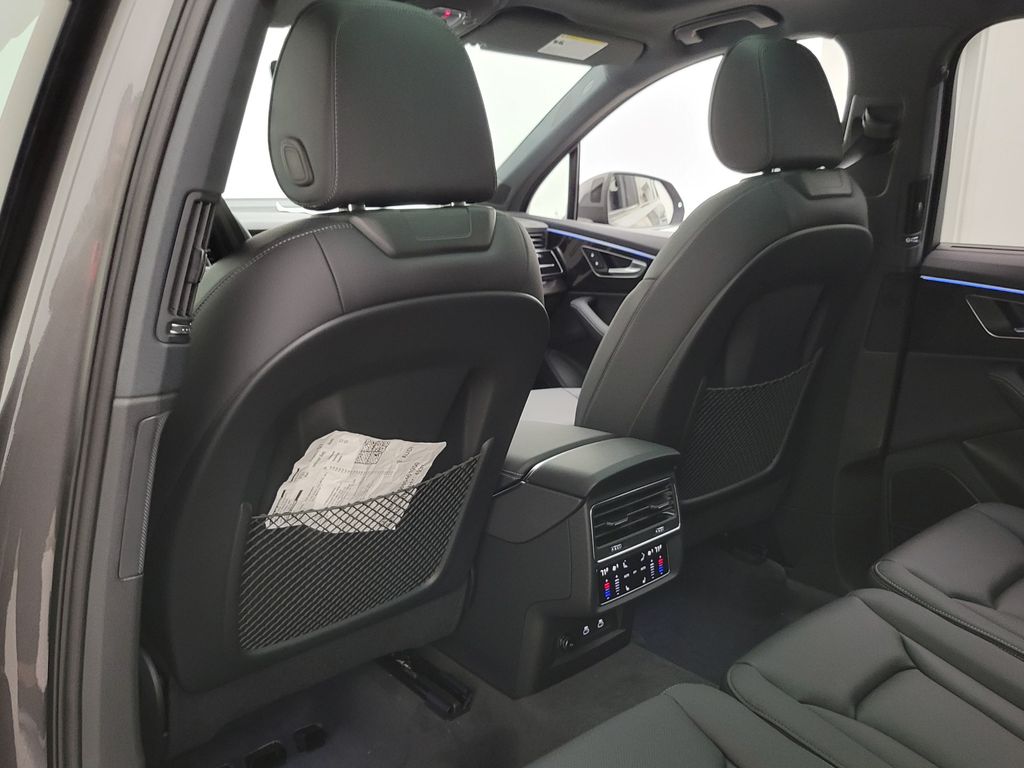 Thumbnail: 2026 Audi Q7 - 26