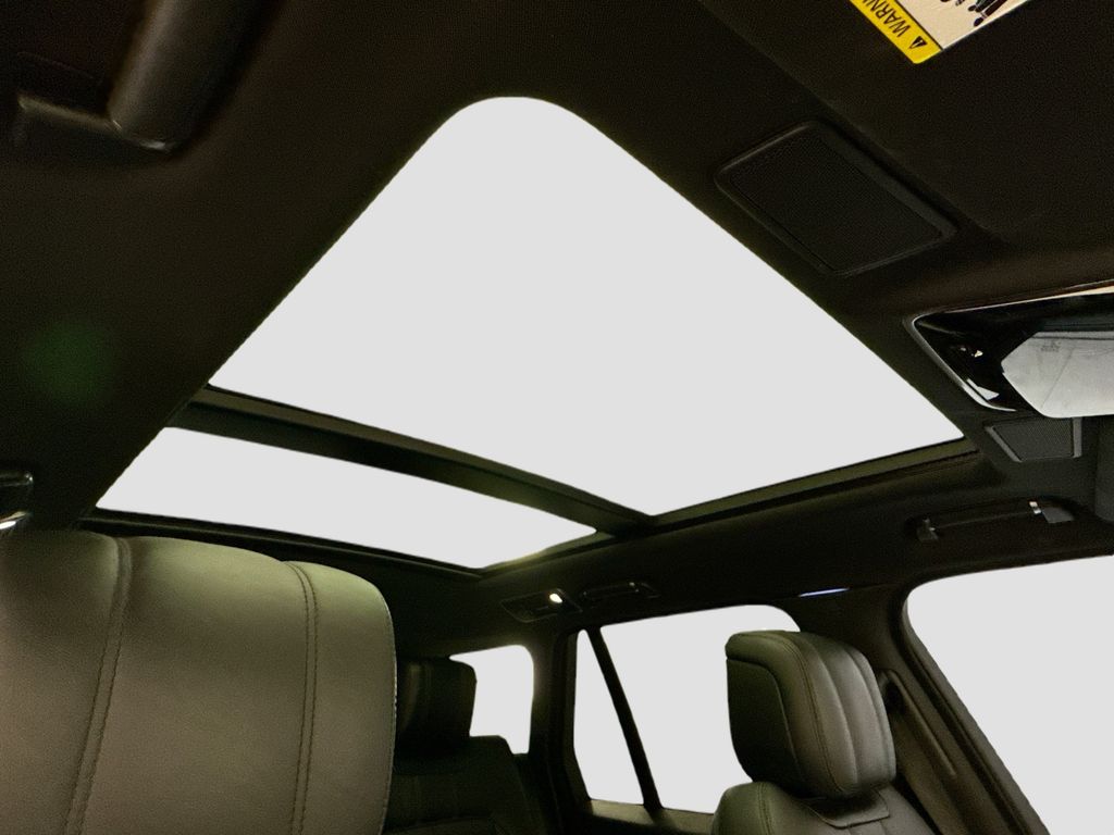 Thumbnail: 2022 Land Rover Range Rover - 17