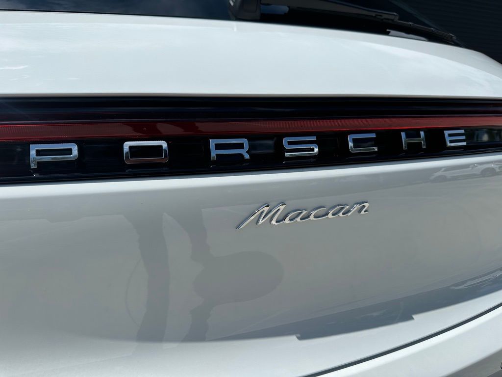 2024 Porsche Macan  12